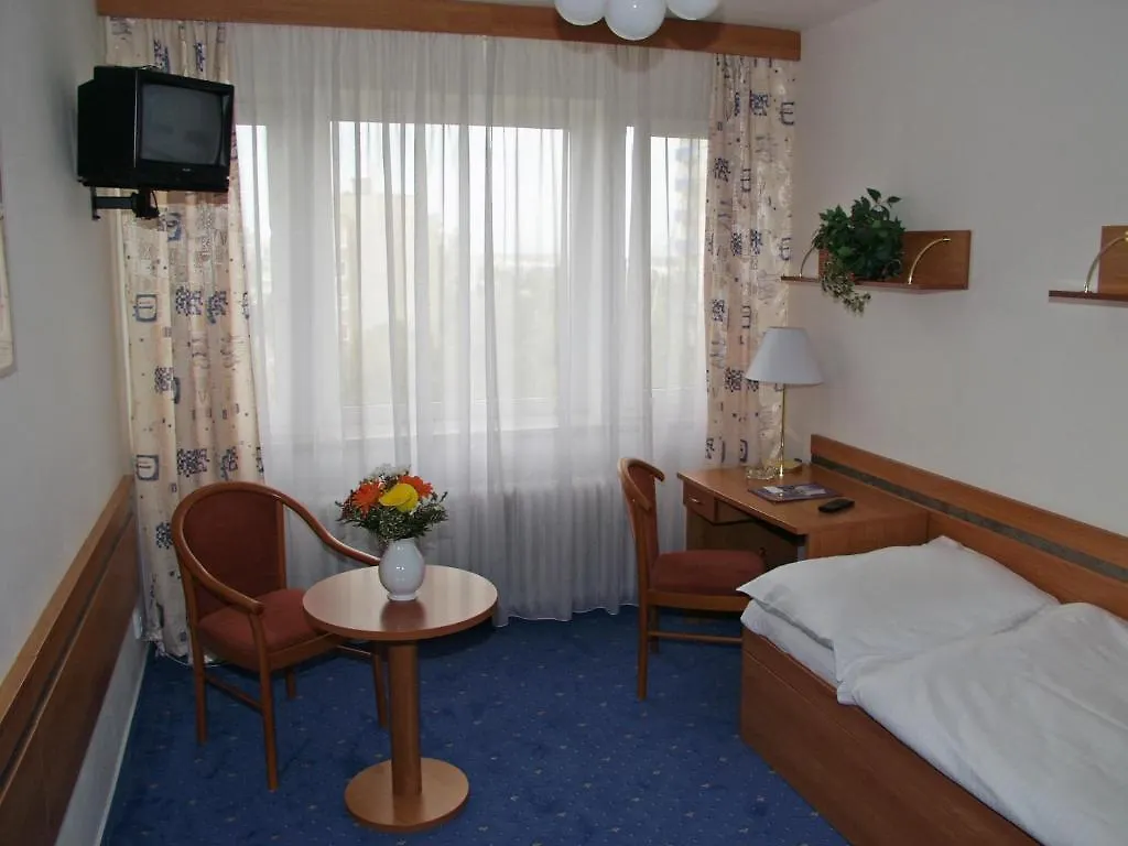 Hotel Ilf Prága 3*,  Csehország